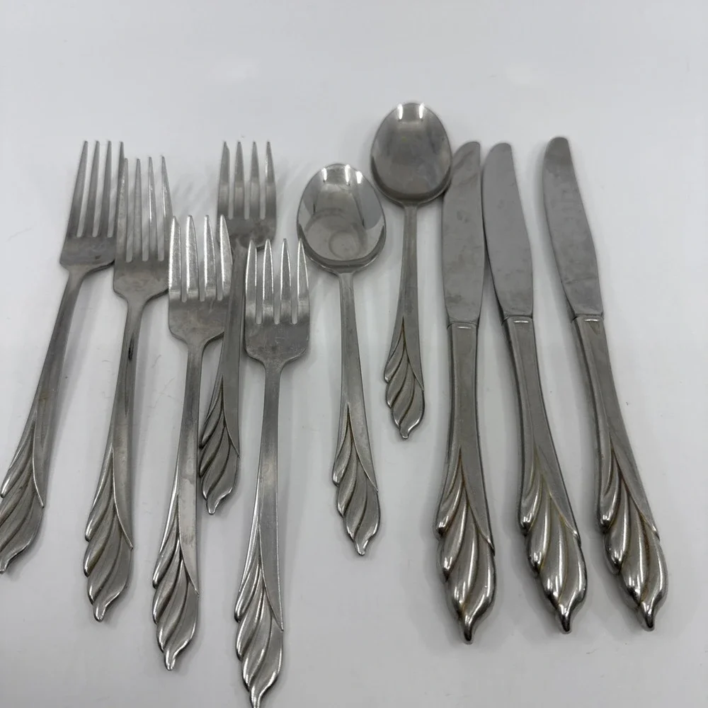 Lot of 10 Oneida USA Stainless Flatware Liberty's Light‎ Forks Spoons Knives